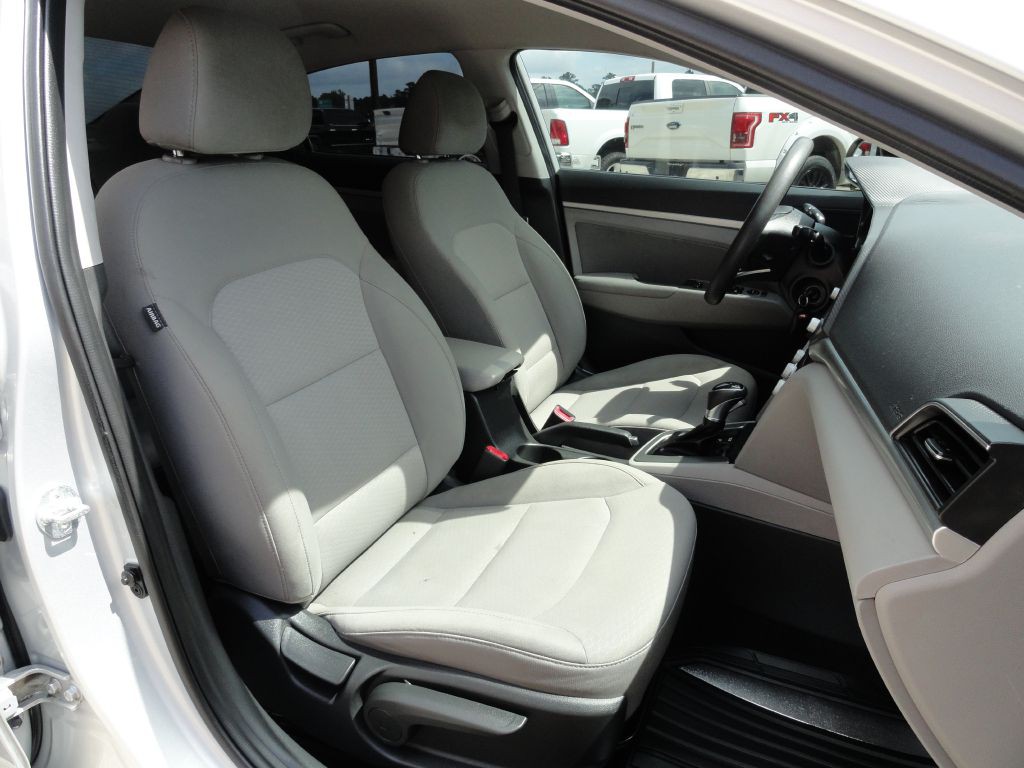 2020 Hyundai Elantra Image 8