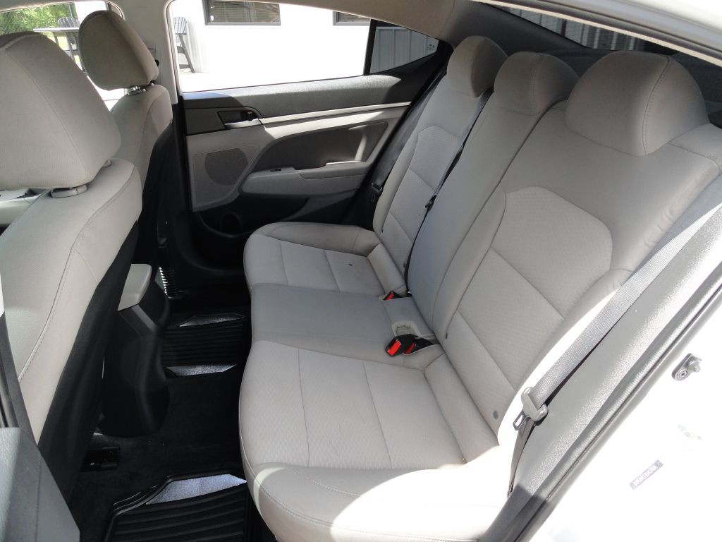 2020 Hyundai Elantra Image 9