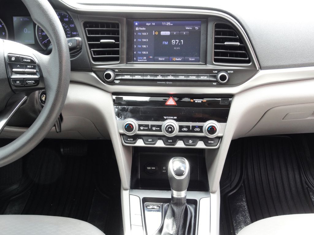 2020 Hyundai Elantra Image 12