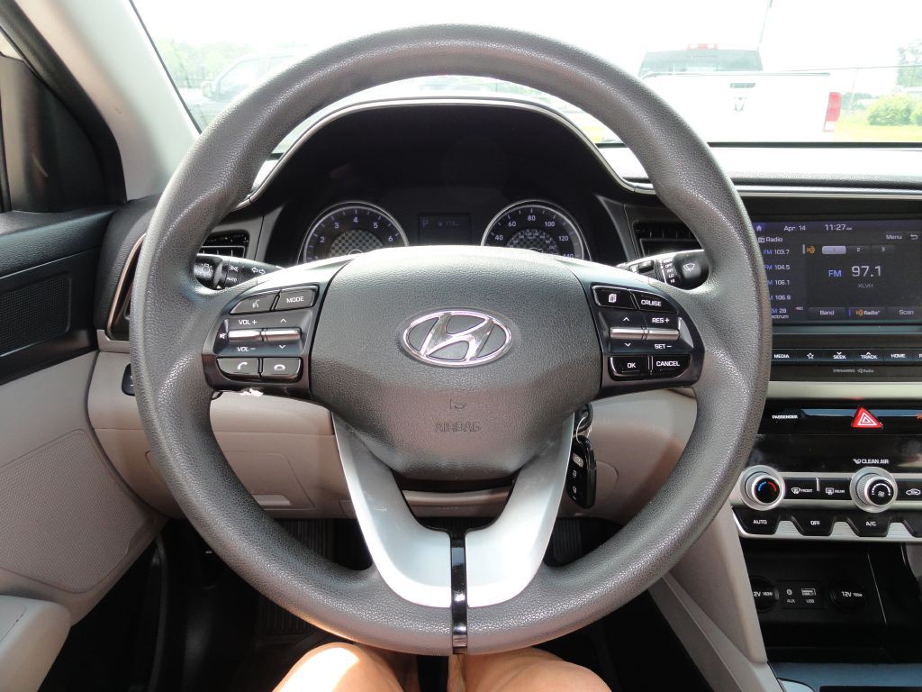 2020 Hyundai Elantra Image 16