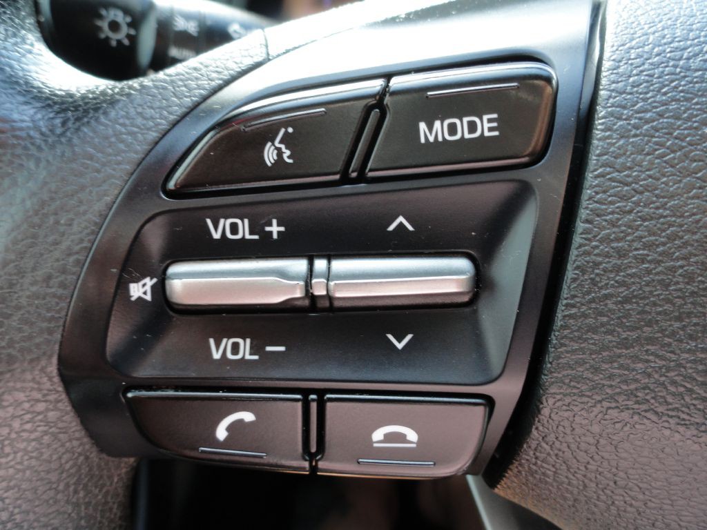 2020 Hyundai Elantra Image 17