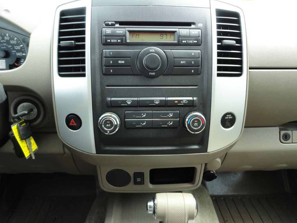 2010 Nissan Frontier Image 11