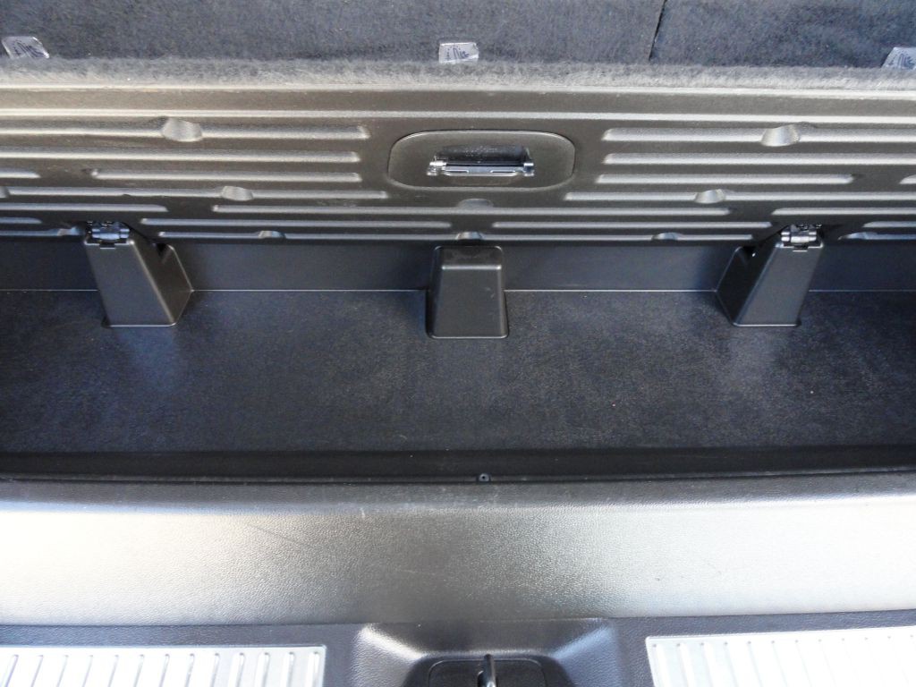 2015 Cadillac Escalade Image 18