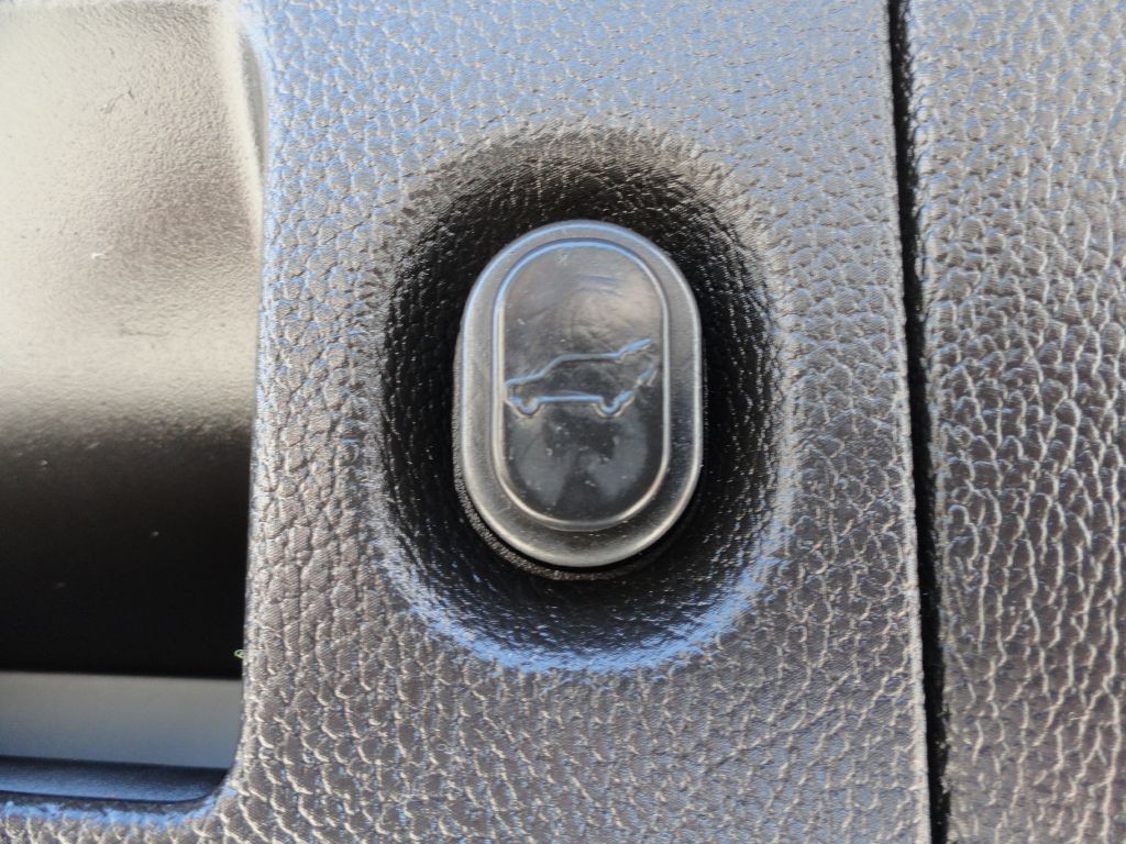 2015 Cadillac Escalade Image 19