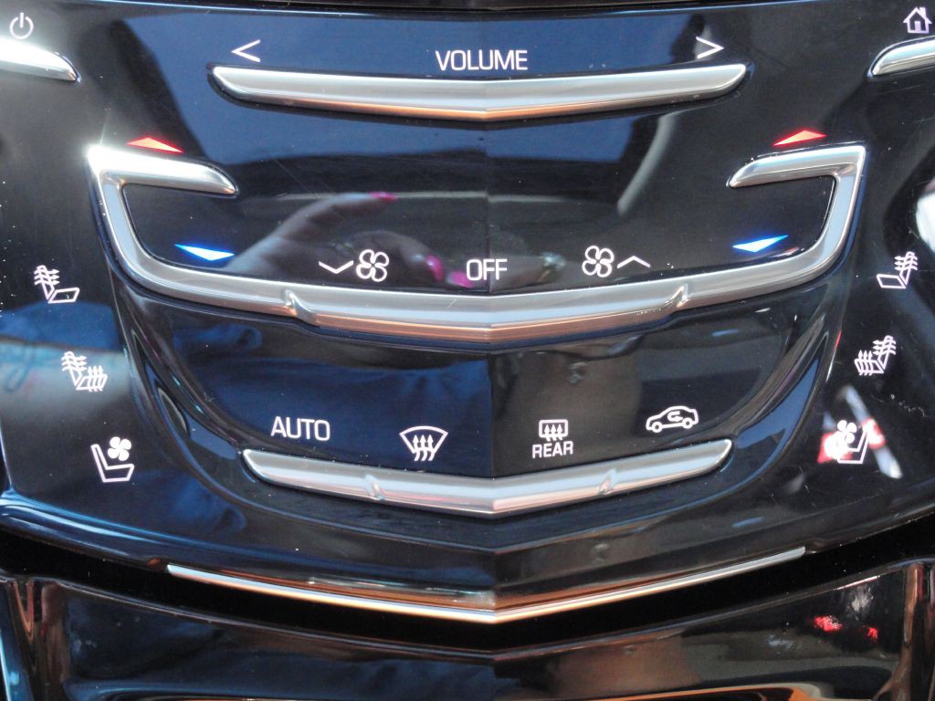 2015 Cadillac Escalade Image 25