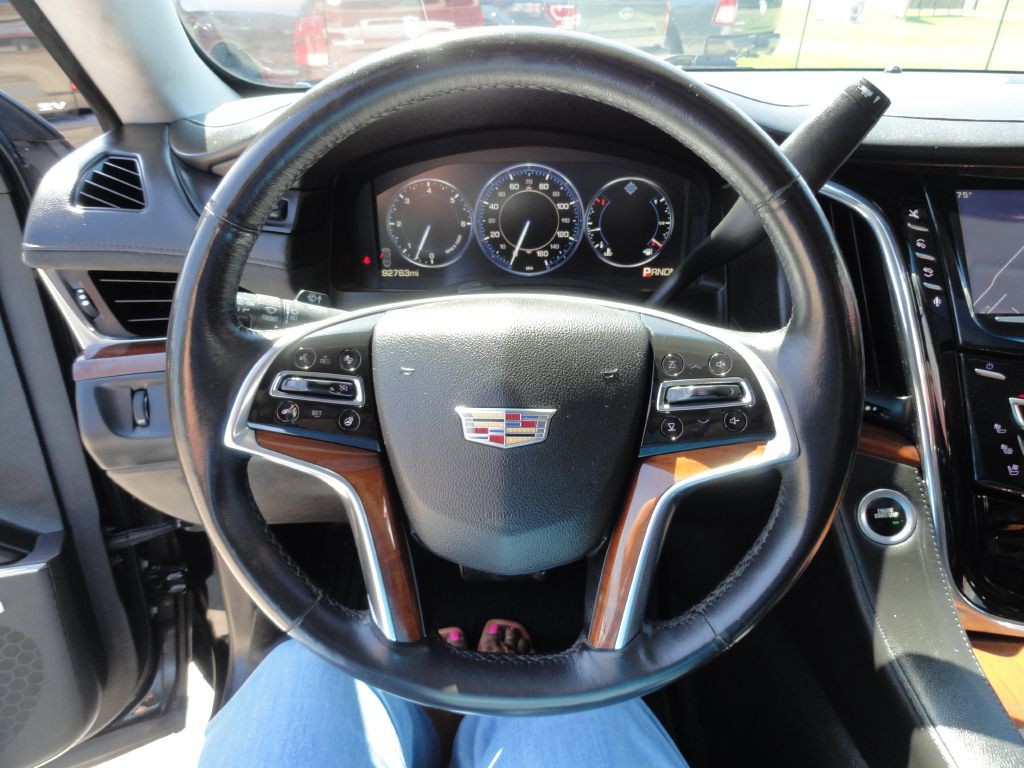 2015 Cadillac Escalade Image 32
