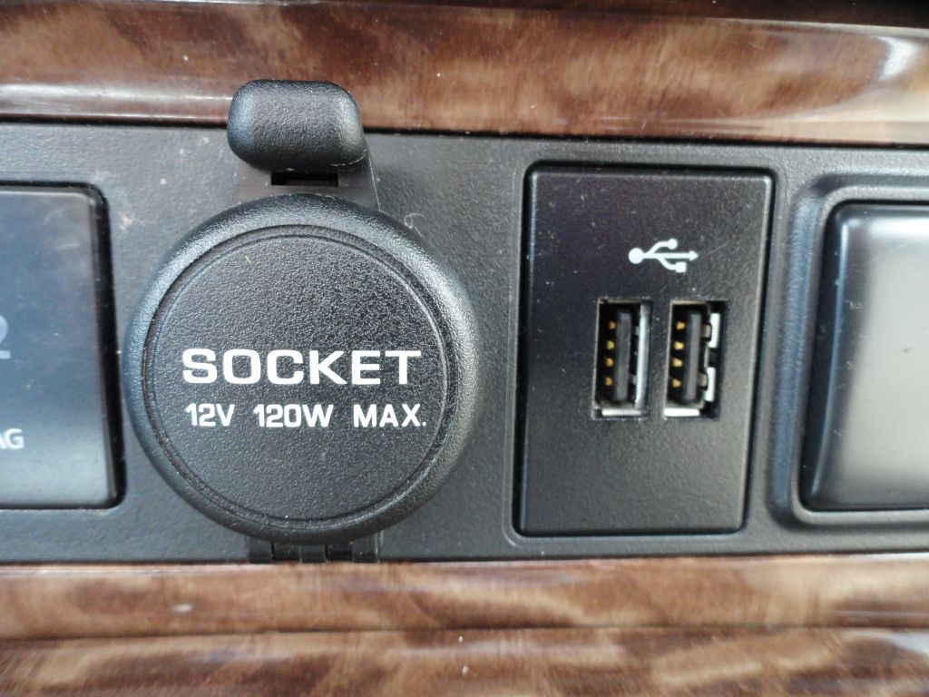 2018 Nissan Armada Image 38