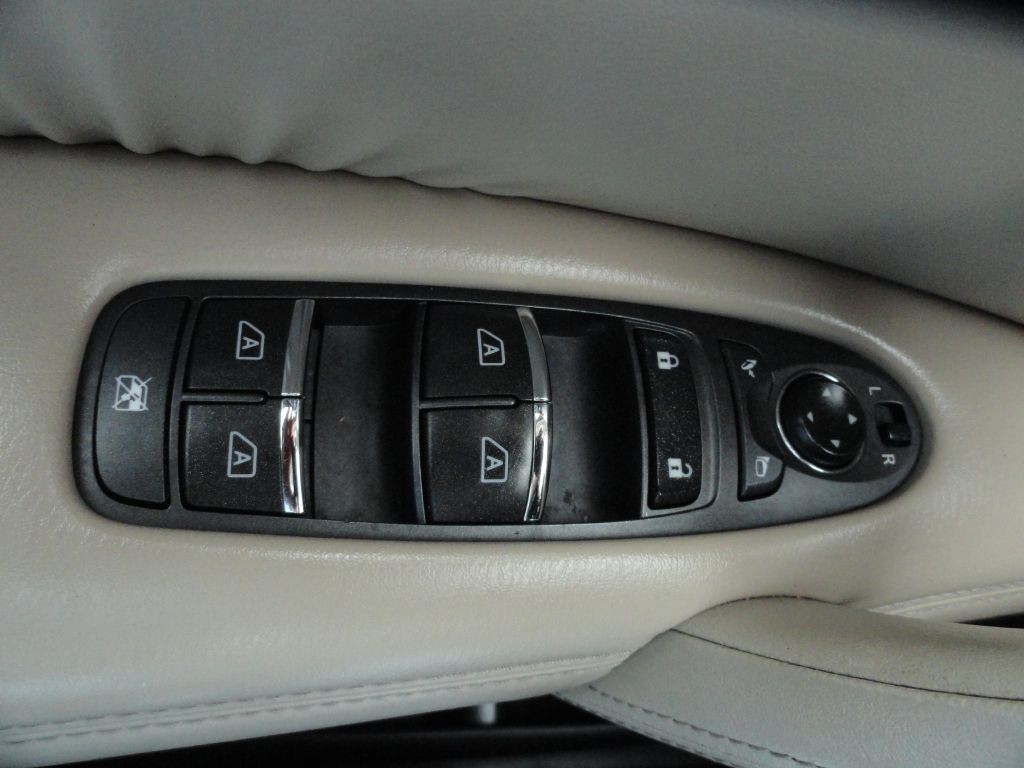 2018 Nissan Armada Image 39