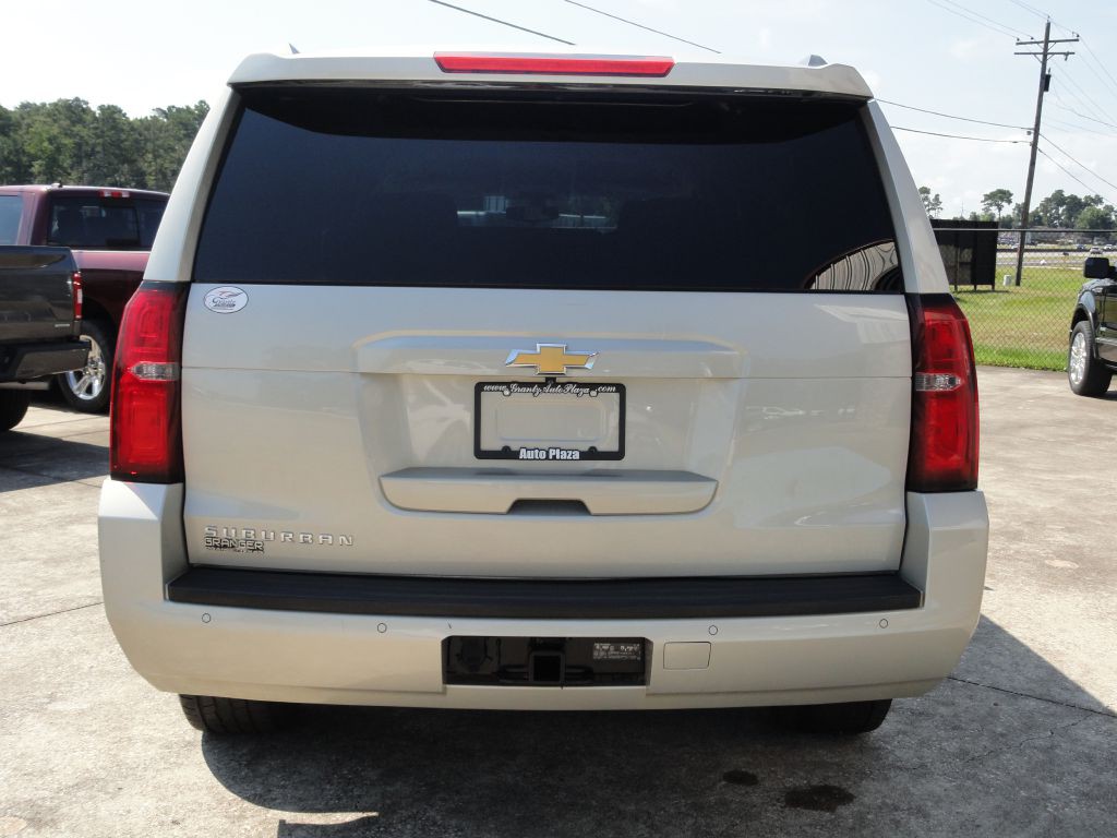 2016 Chevrolet Suburban Image 4