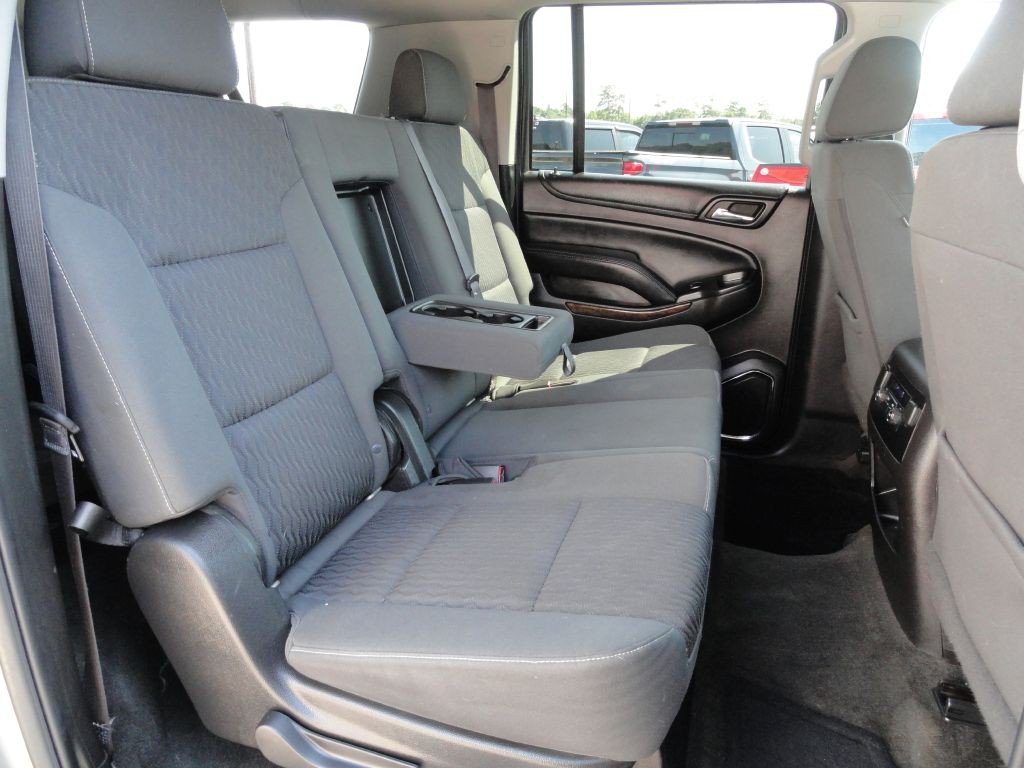 2016 Chevrolet Suburban Image 8