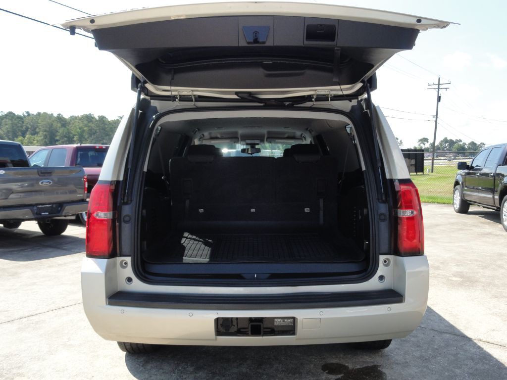 2016 Chevrolet Suburban Image 12