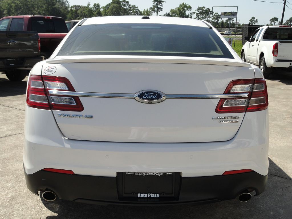 2015 Ford Taurus Image 4