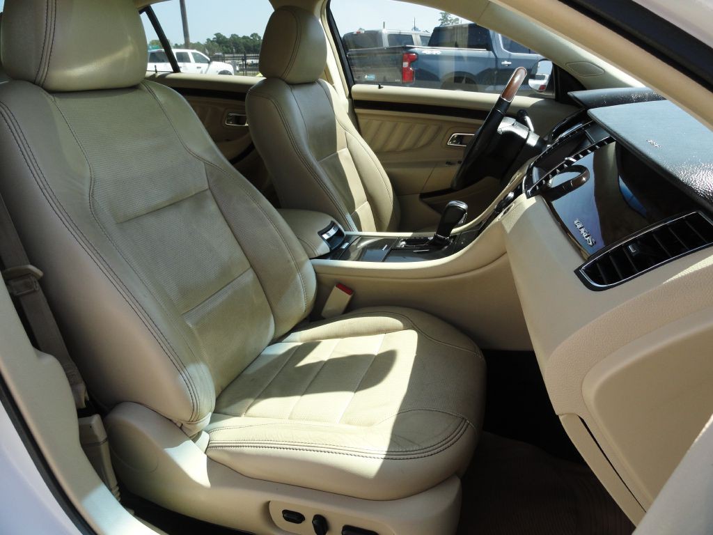 2015 Ford Taurus Image 9