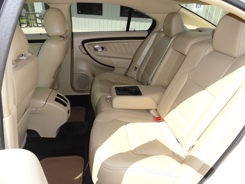 2015 Ford Taurus Image 10