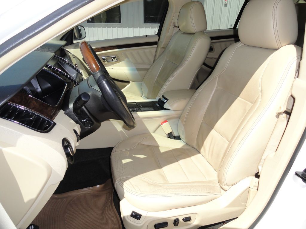 2015 Ford Taurus Image 11