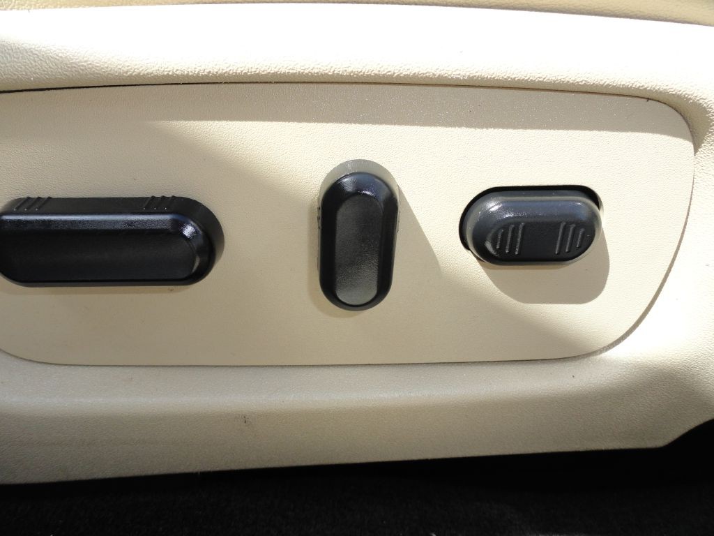 2015 Ford Taurus Image 22