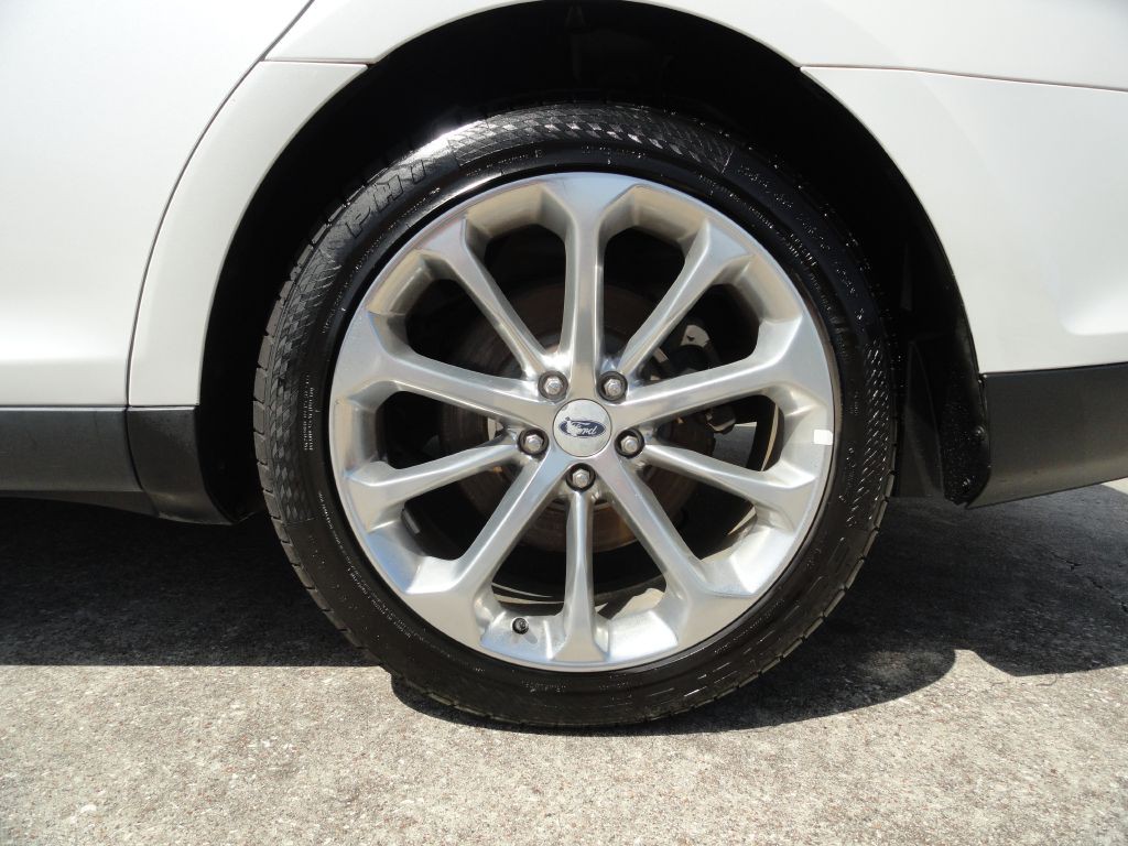 2015 Ford Taurus Image 27