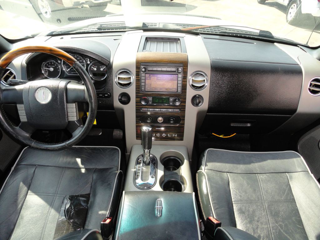 2007 Lincoln Mark LT Image 8