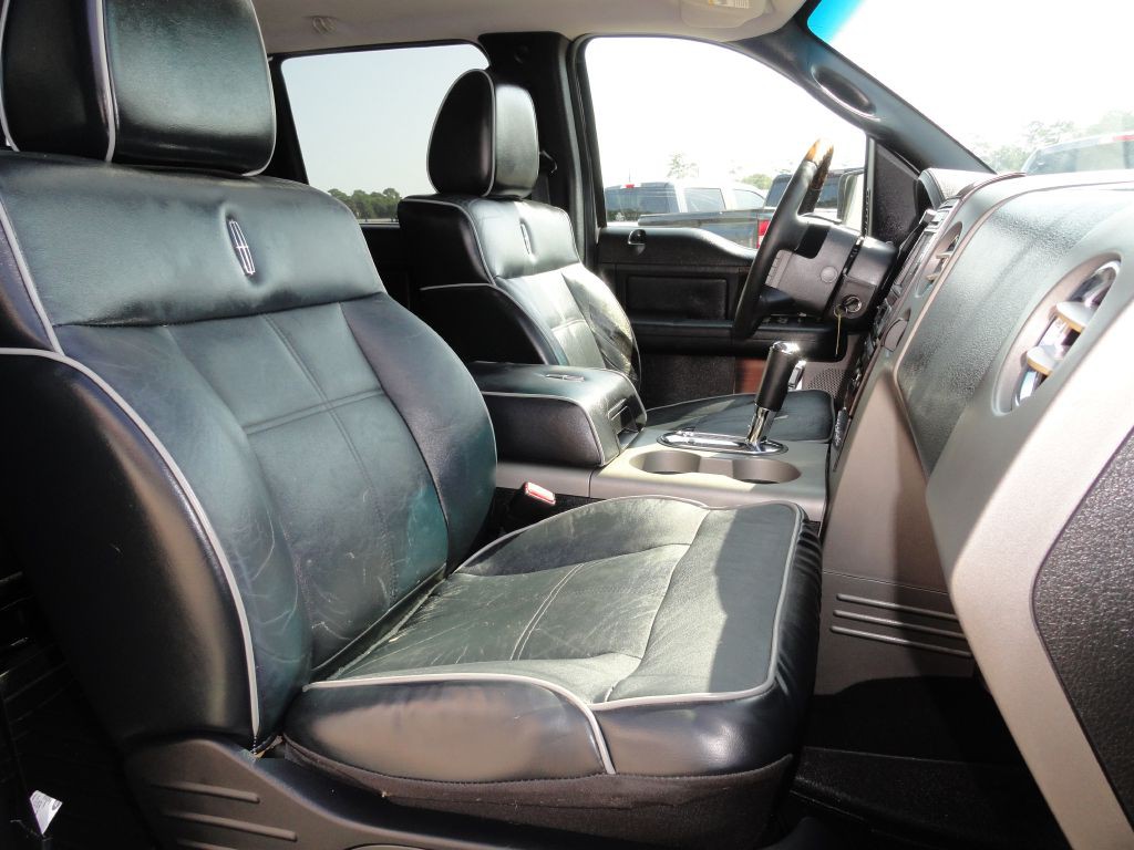 2007 Lincoln Mark LT Image 12