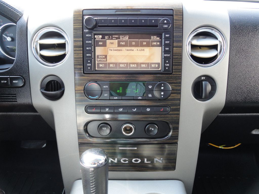 2007 Lincoln Mark LT Image 15