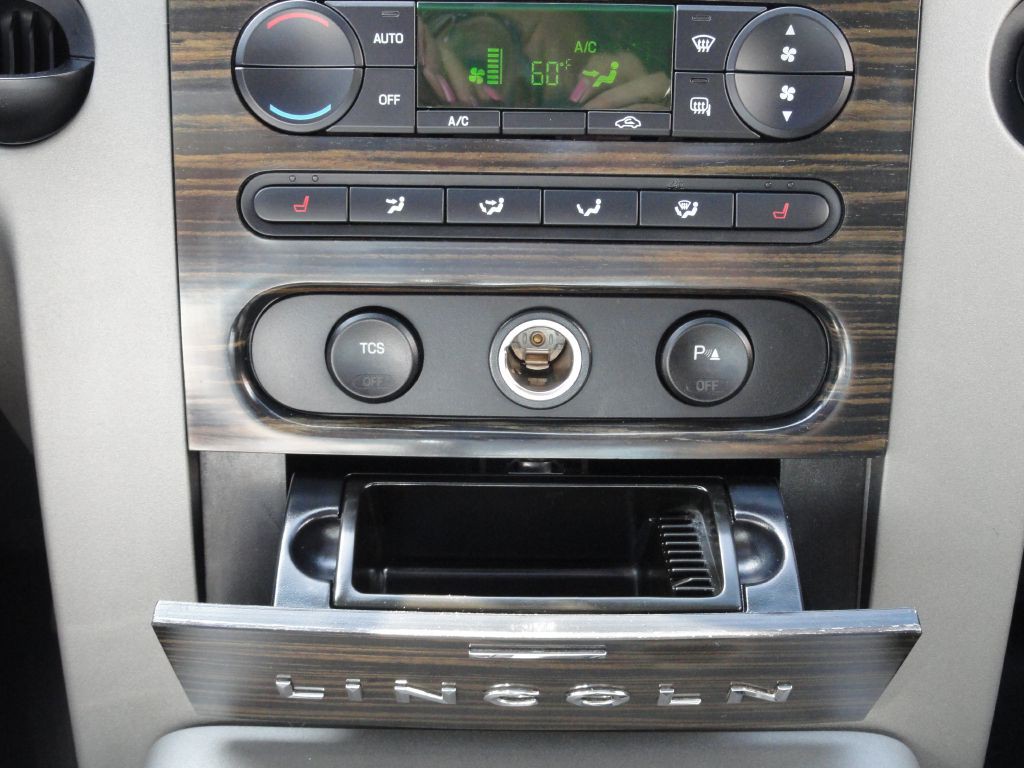 2007 Lincoln Mark LT Image 19