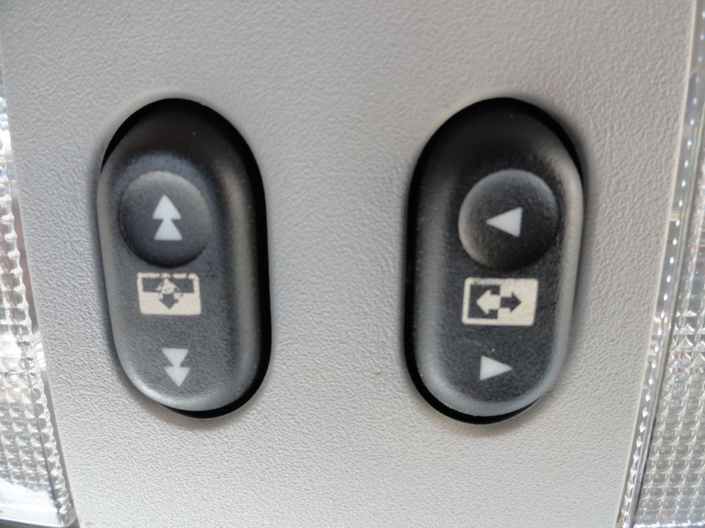 2007 Lincoln Mark LT Image 21