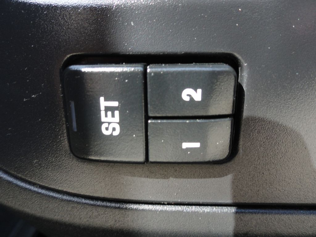 2007 Lincoln Mark LT Image 30