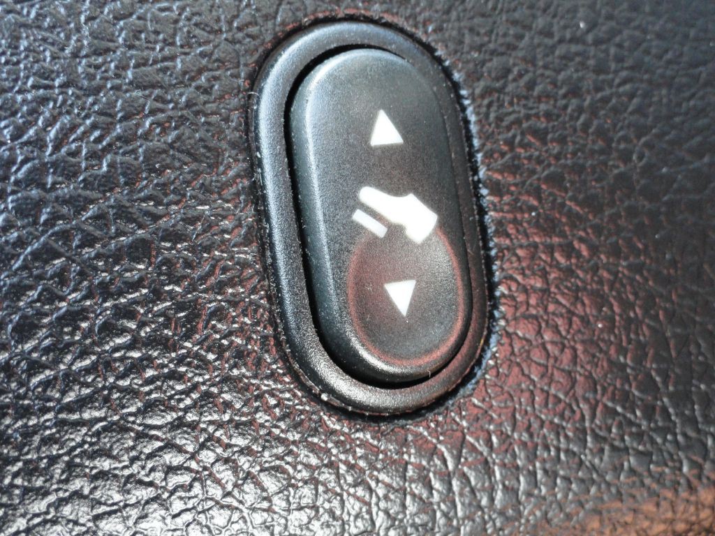 2007 Lincoln Mark LT Image 33