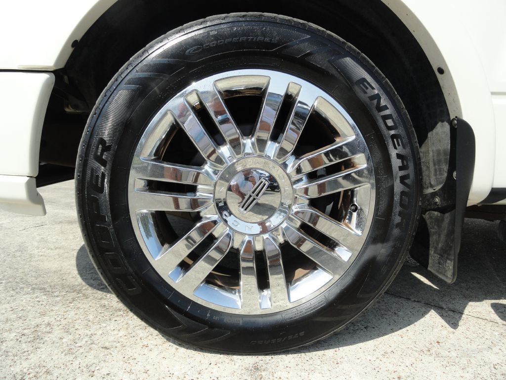 2007 Lincoln Mark LT Image 37