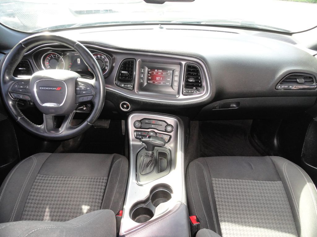 2016 Dodge Challenger Image 6