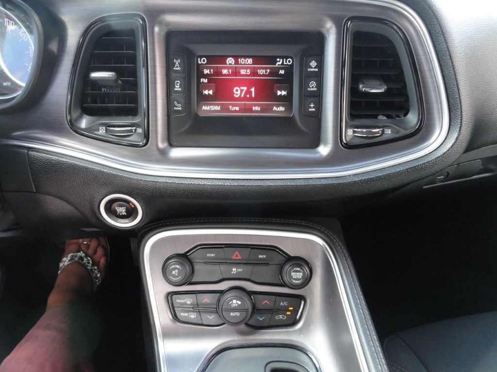2016 Dodge Challenger Image 9