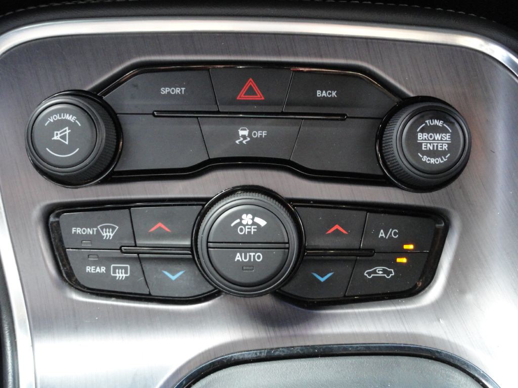 2016 Dodge Challenger Image 12