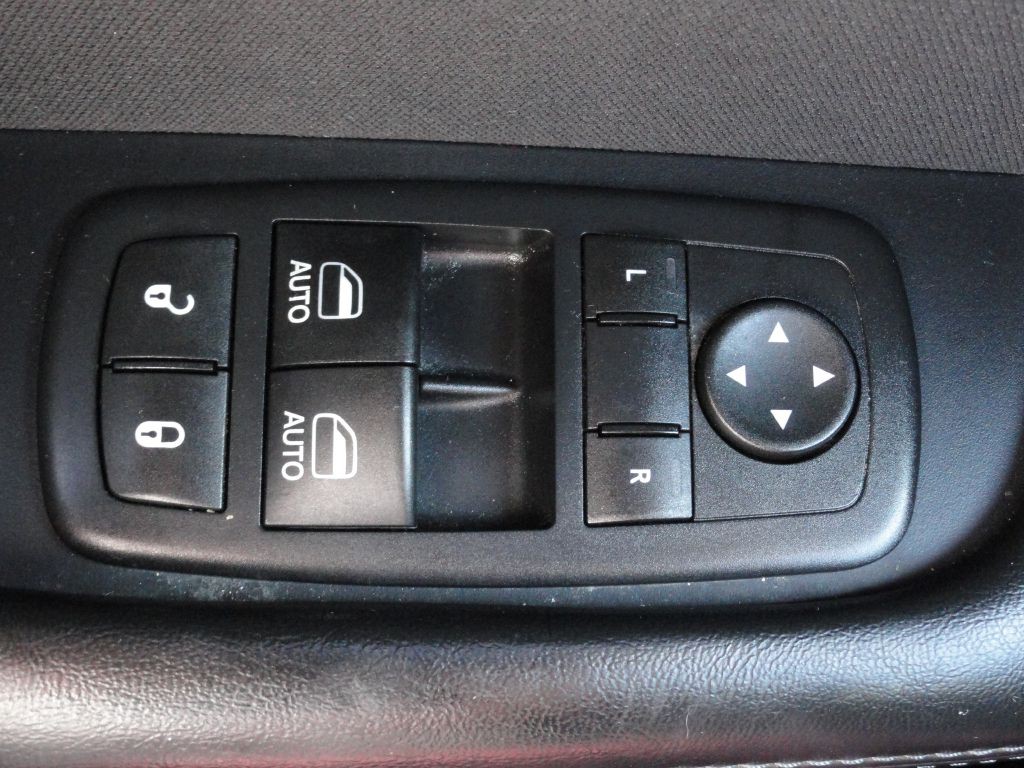 2016 Dodge Challenger Image 17
