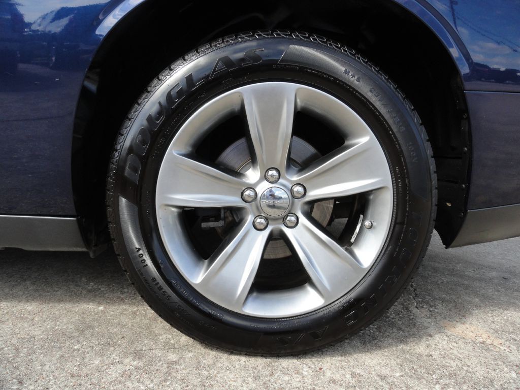 2016 Dodge Challenger Image 19