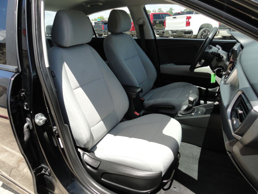 2023 Kia Rio Image 8