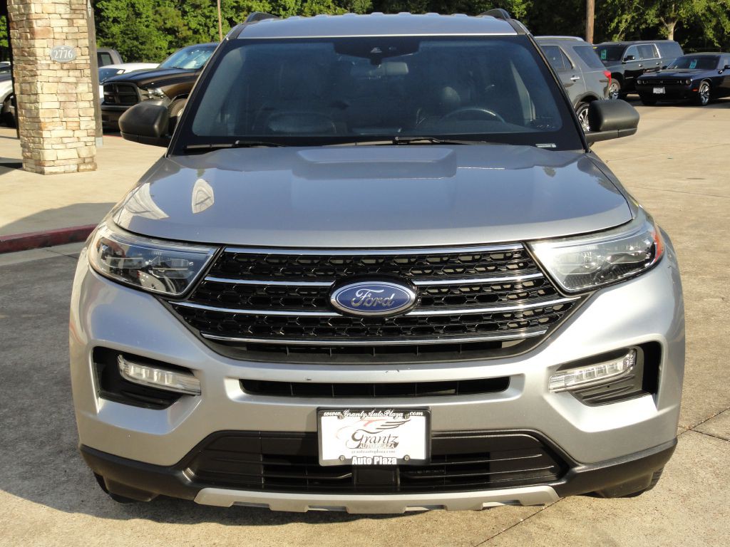 2020 Ford Explorer Image 2