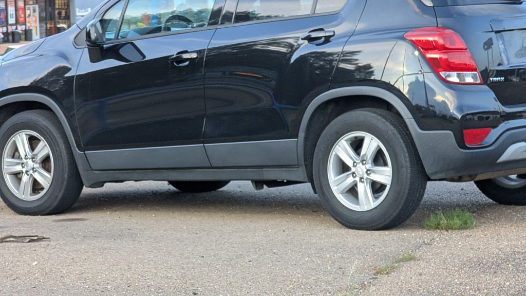 2021 Chevrolet Trax Image 2
