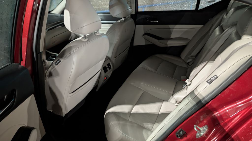 2021 Nissan Altima Image 8