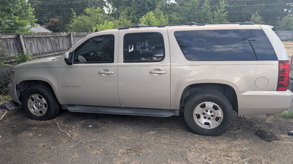 2012 Chevrolet Suburban Image 2