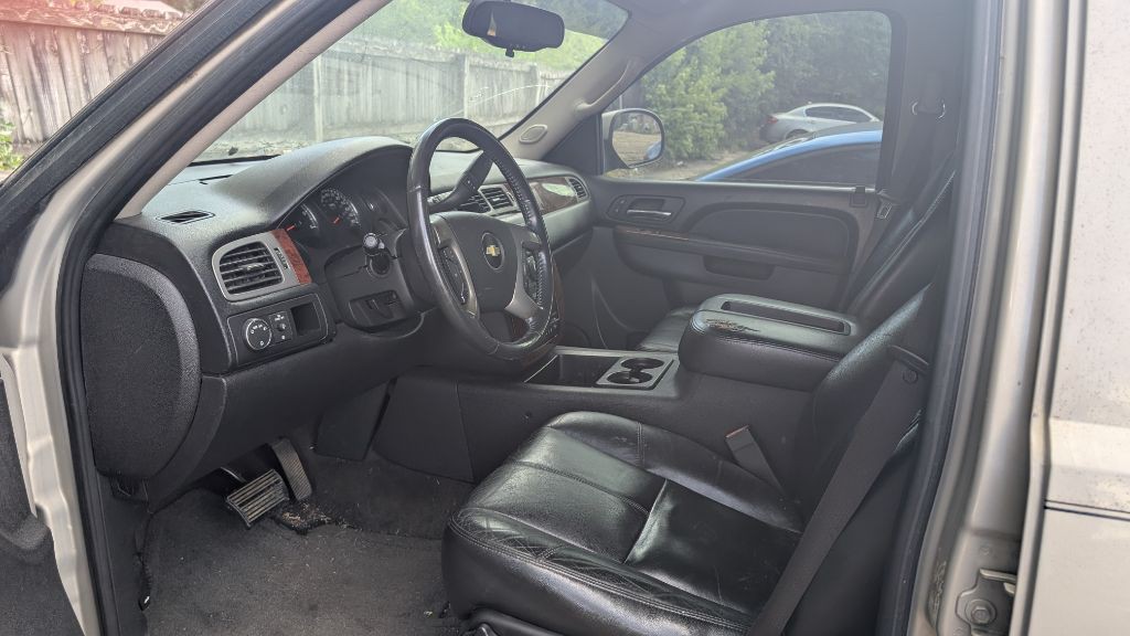 2012 Chevrolet Suburban Image 10