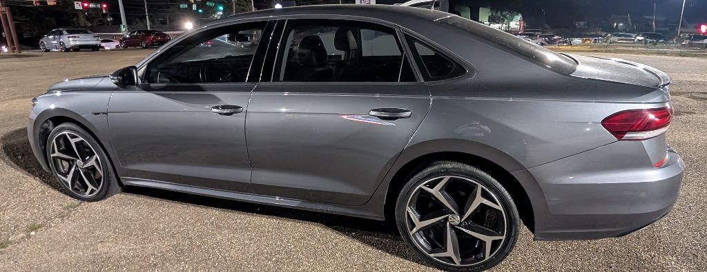 2020 Volkswagen Passat Image 2