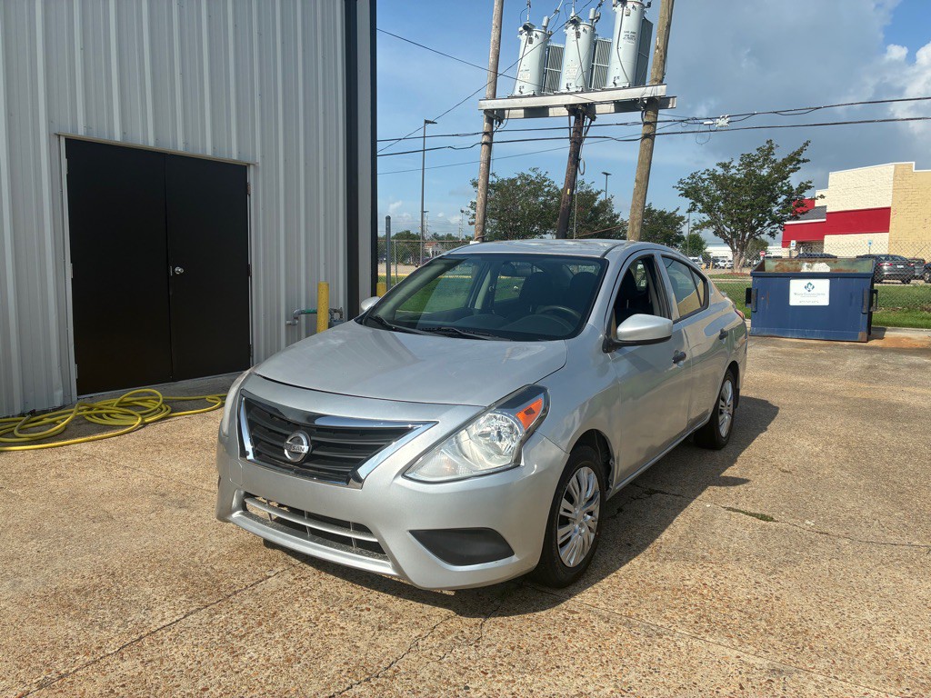 2019 Nissan Versa Image 1