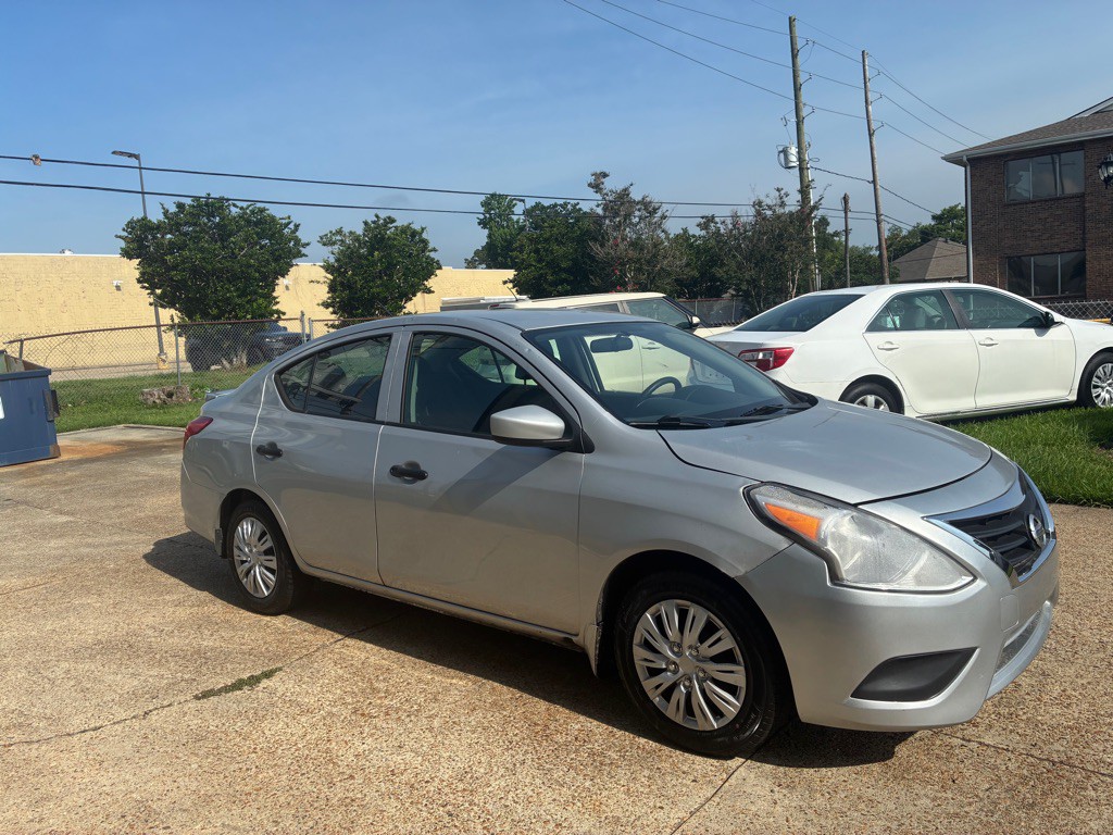 2019 Nissan Versa Image 3