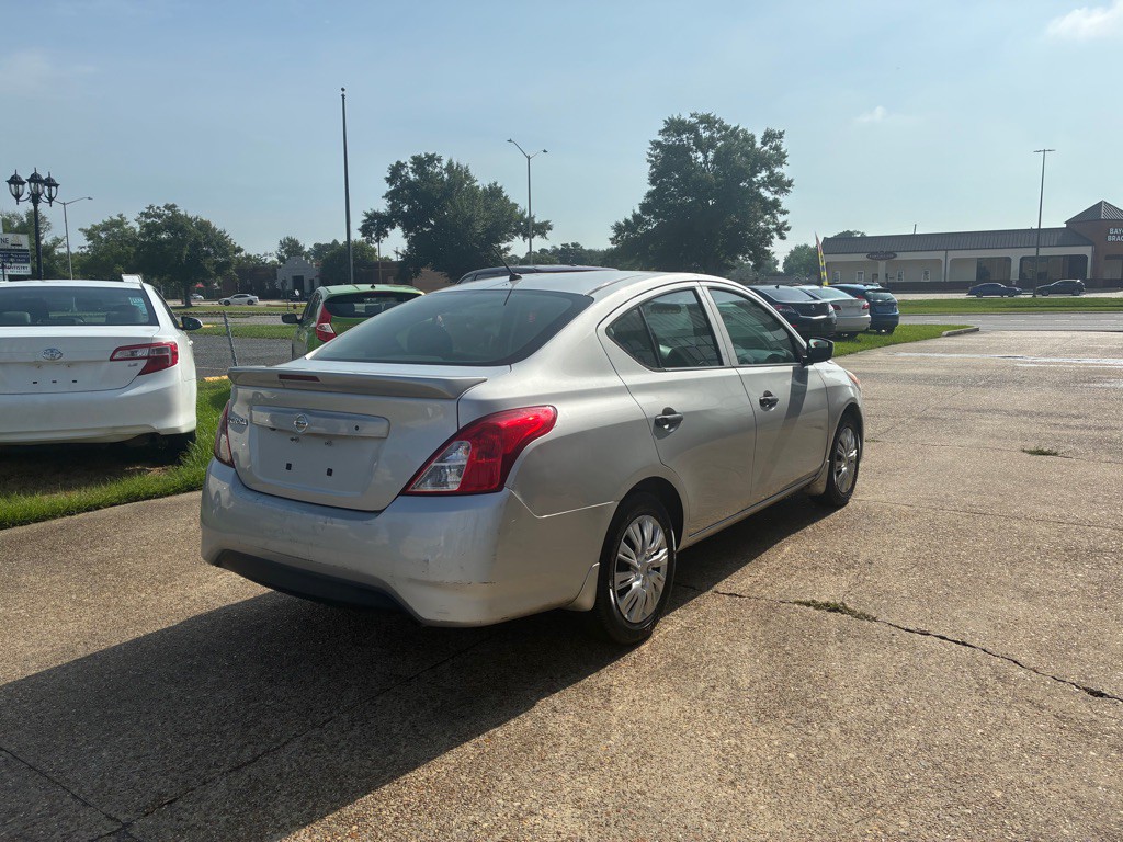 2019 Nissan Versa Image 5