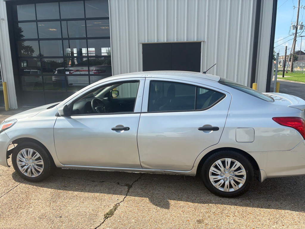 2019 Nissan Versa Image 7