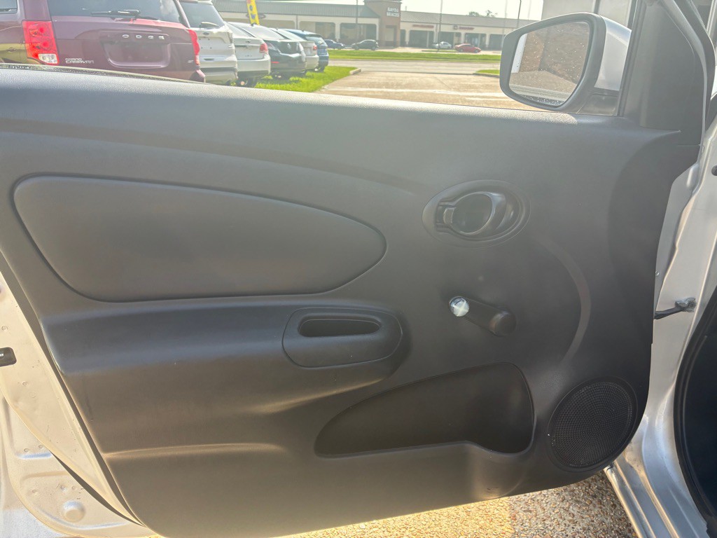 2019 Nissan Versa Image 9