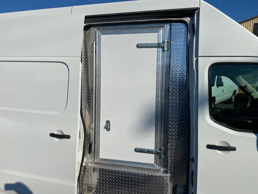 2018 Nissan NV Image 2
