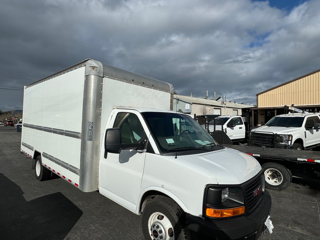 2018 GMC Savana Image 3