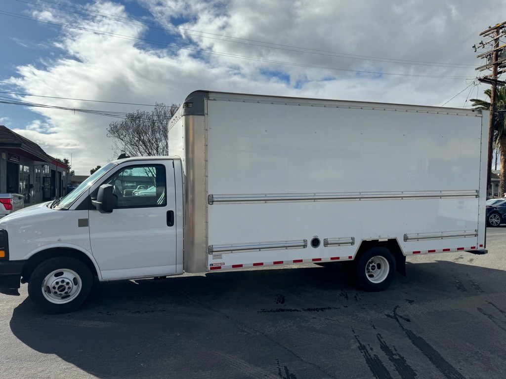 2018 GMC Savana Image 6