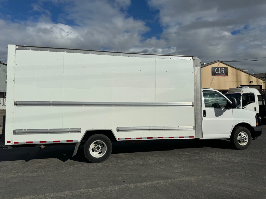2018 GMC Savana Image 12